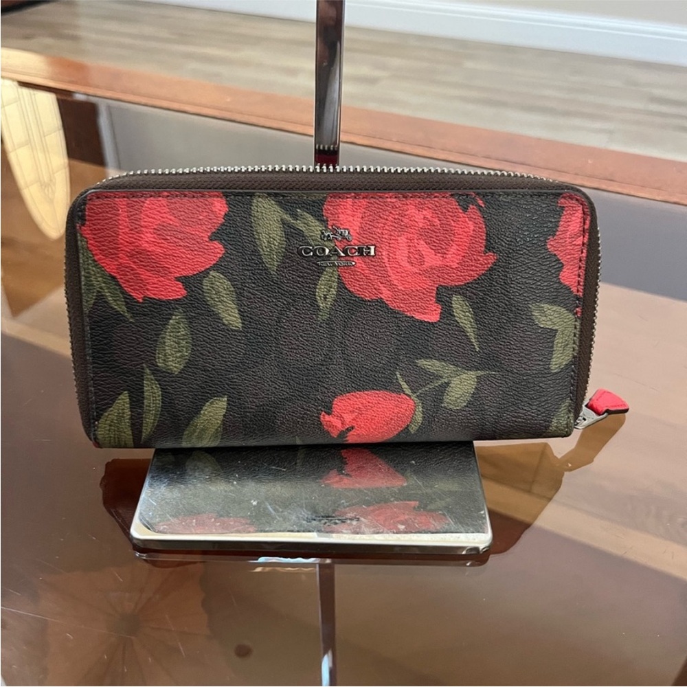 Coach Accordion Zip Jumbo  Floral Wallet. Limited Edition